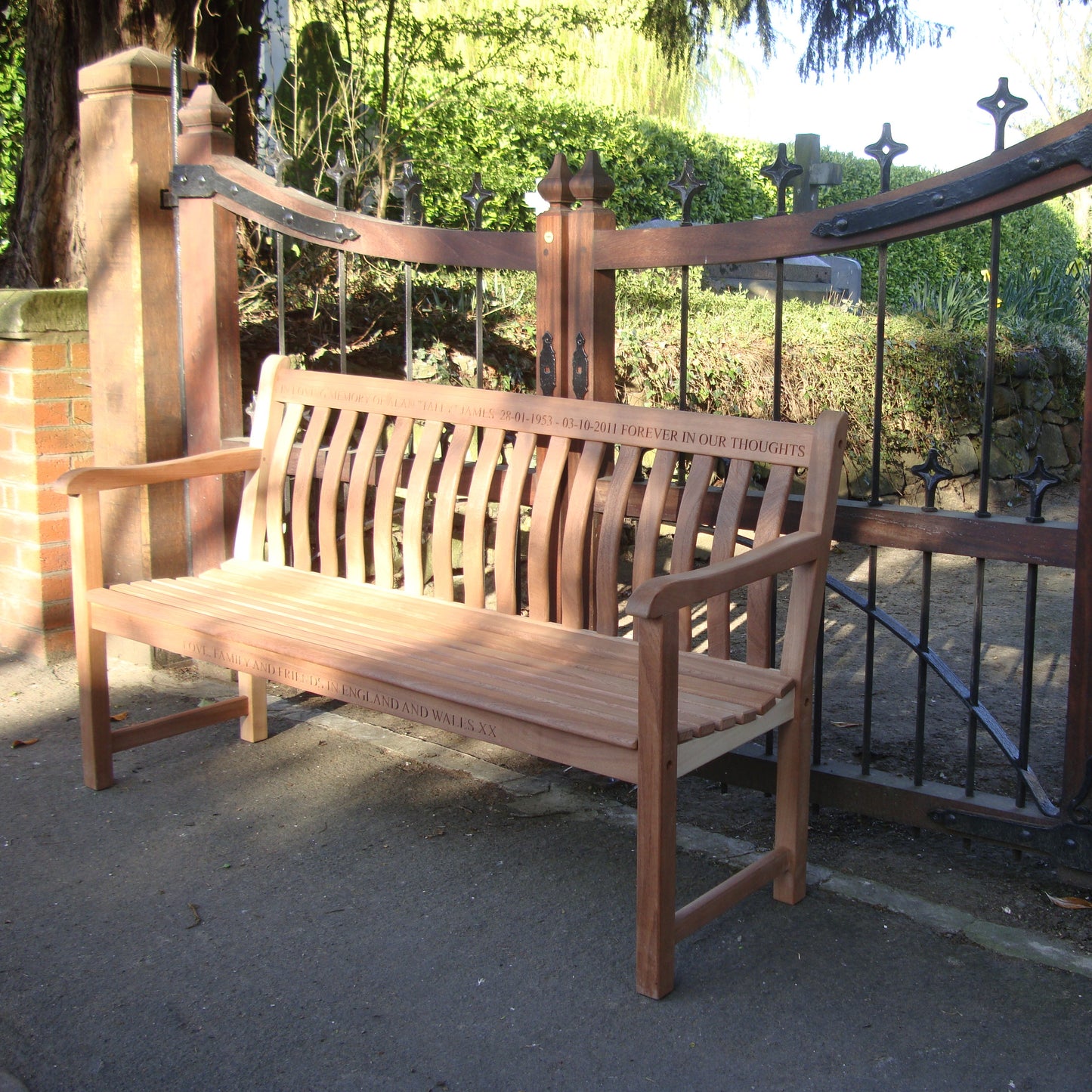 Broadfield Memorial Bench Mahogany 5ft