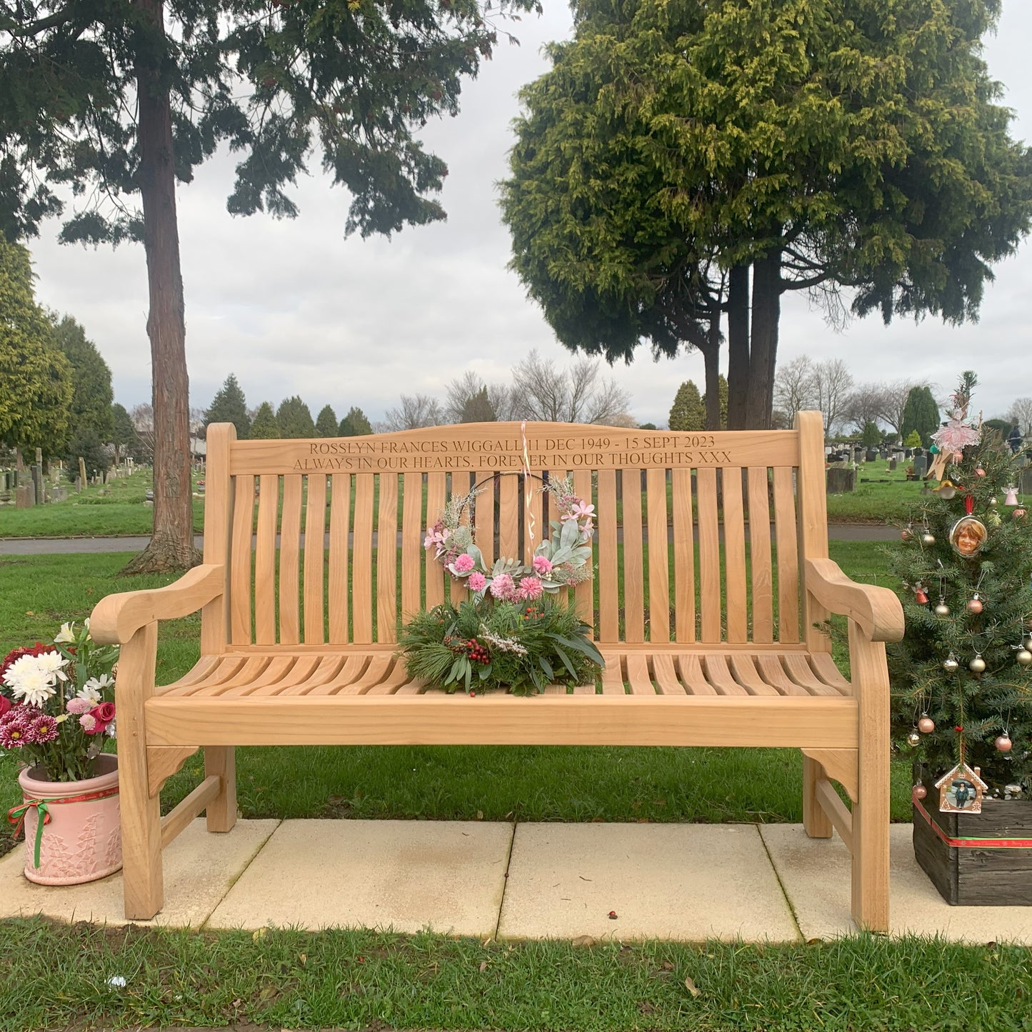 Windsor Memorial Bench 5ft Teak