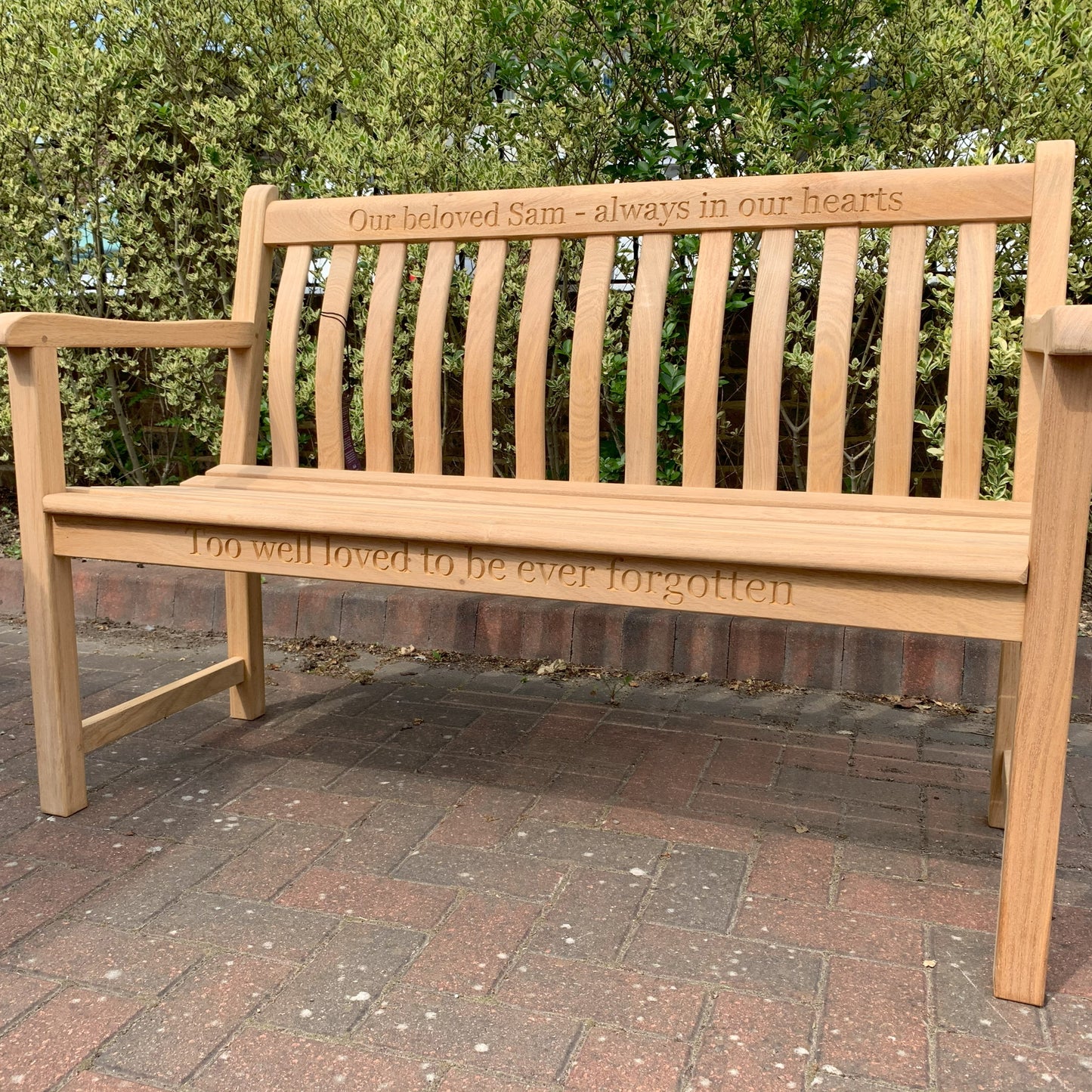 Broadfield Roble Memorial Bench 4ft