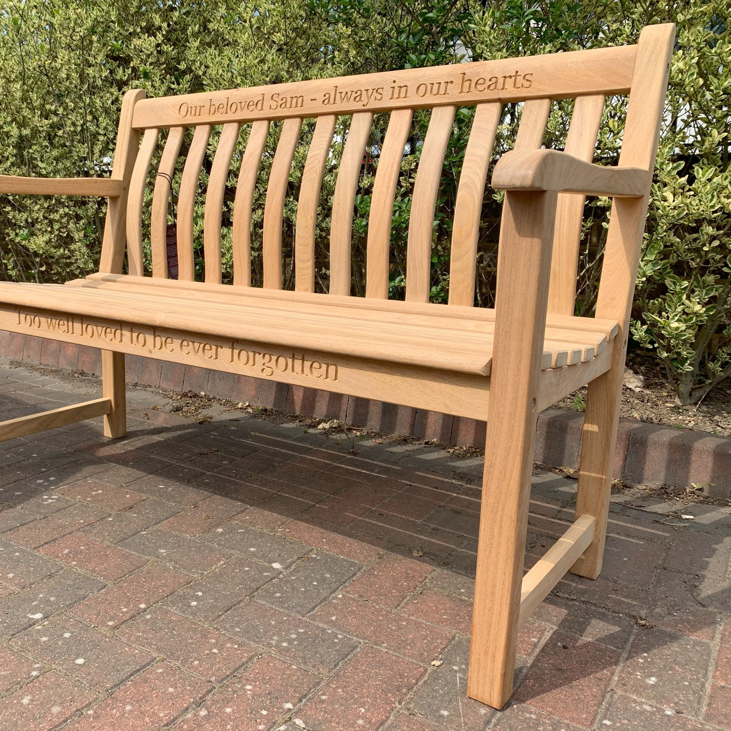 Broadfield Roble Memorial Bench 4ft