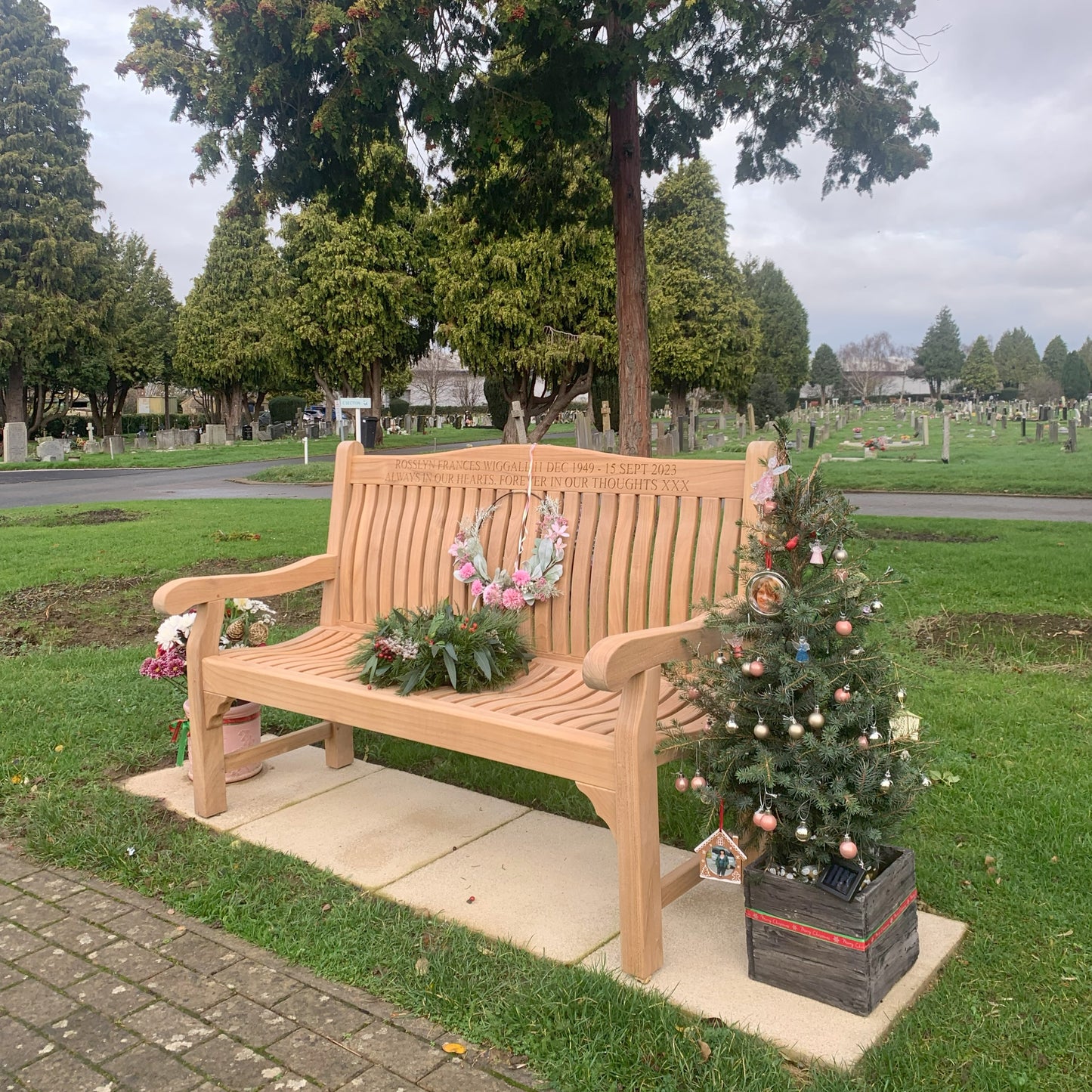 Windsor Memorial Bench 5ft Teak